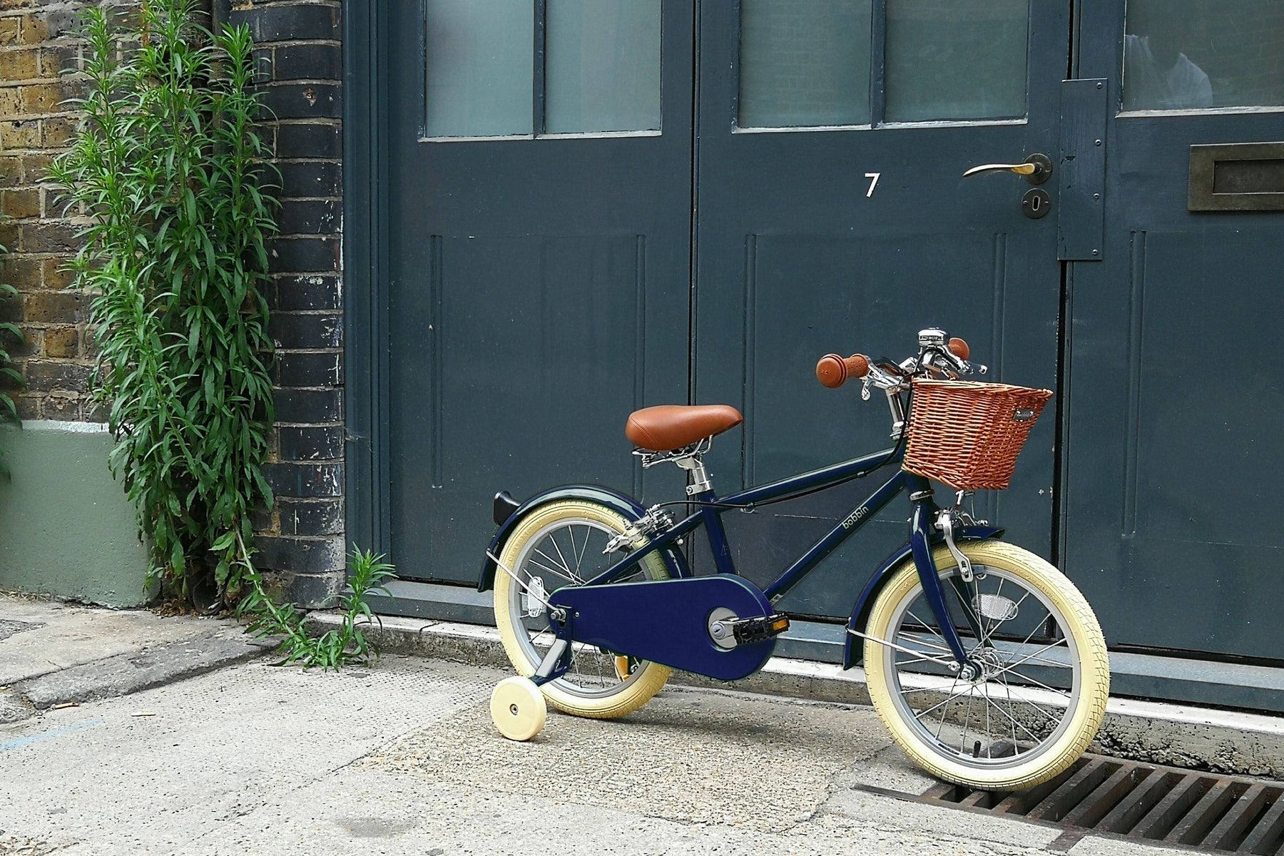 Moonbug 16" Wheel Junior Bikes Bobbin