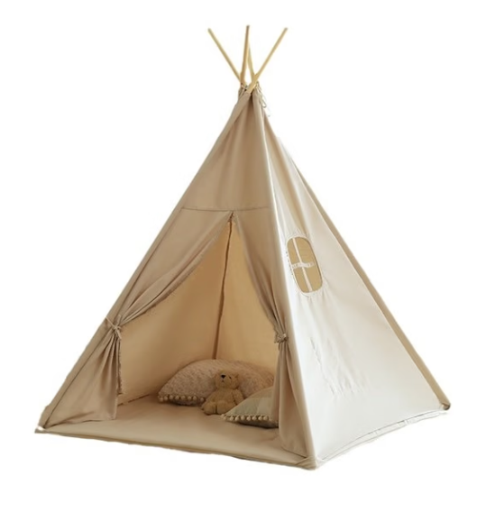 Tipi enfant avec tapis avec guirlandes