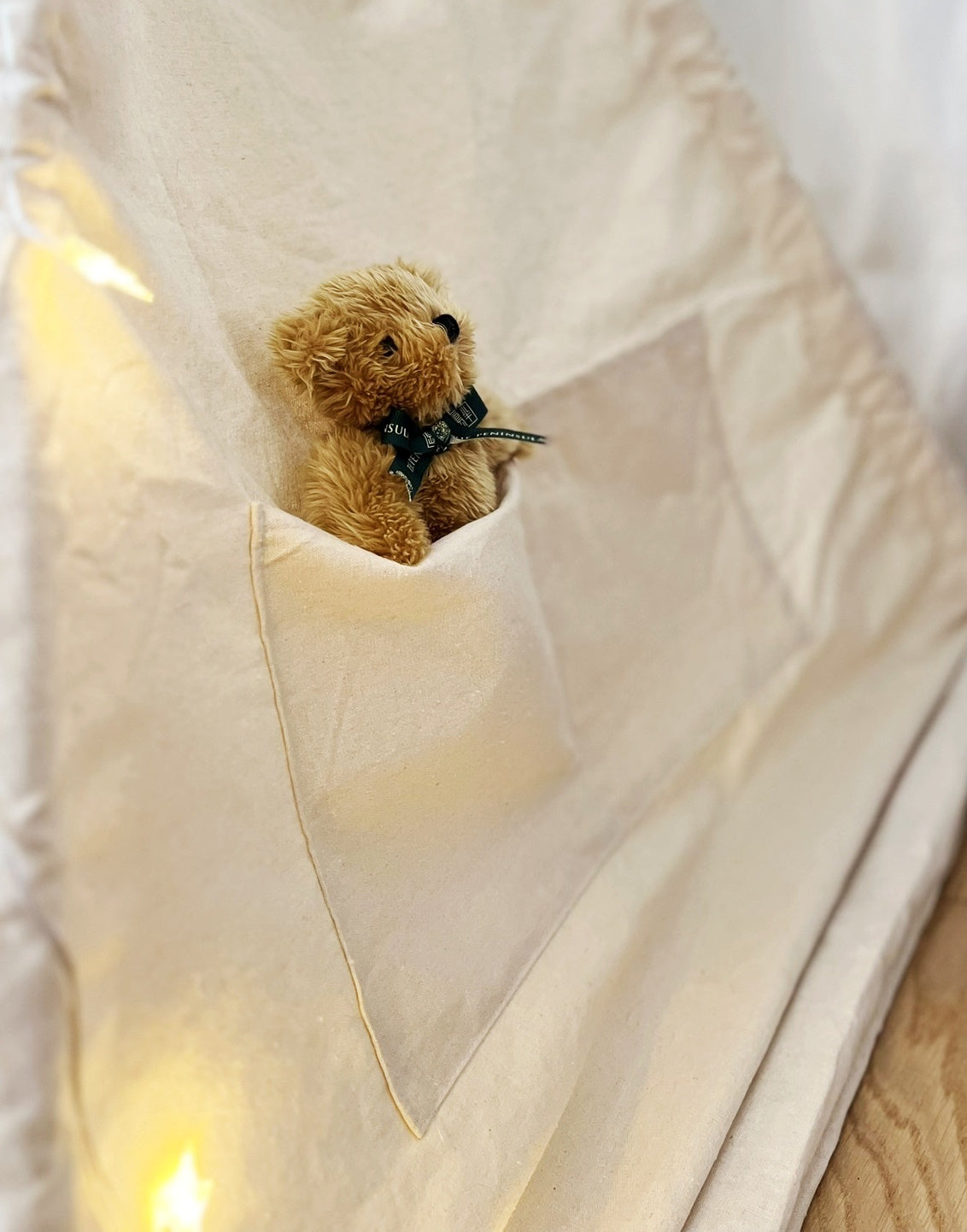 Tipi enfant avec tapis et guirlandes - Nouvelle version