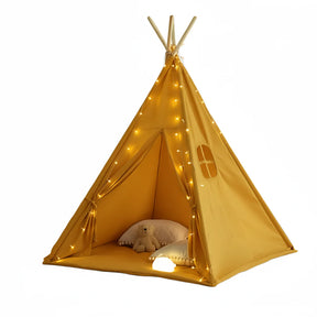 Tipi enfant avec tapis et guirlandes
